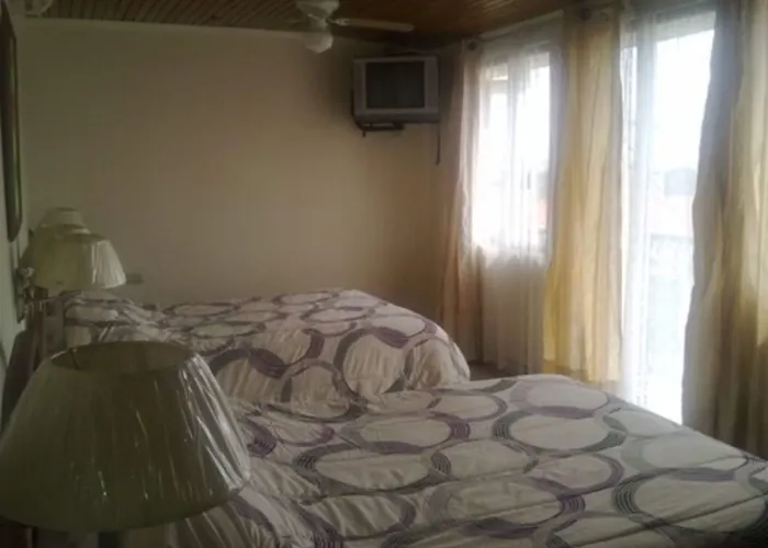 Hotel La Guaria Inn & Suites